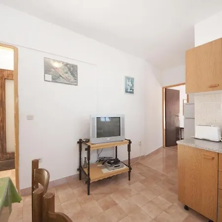 Mira Apartment Splitska
