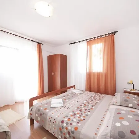 Apartment Mira